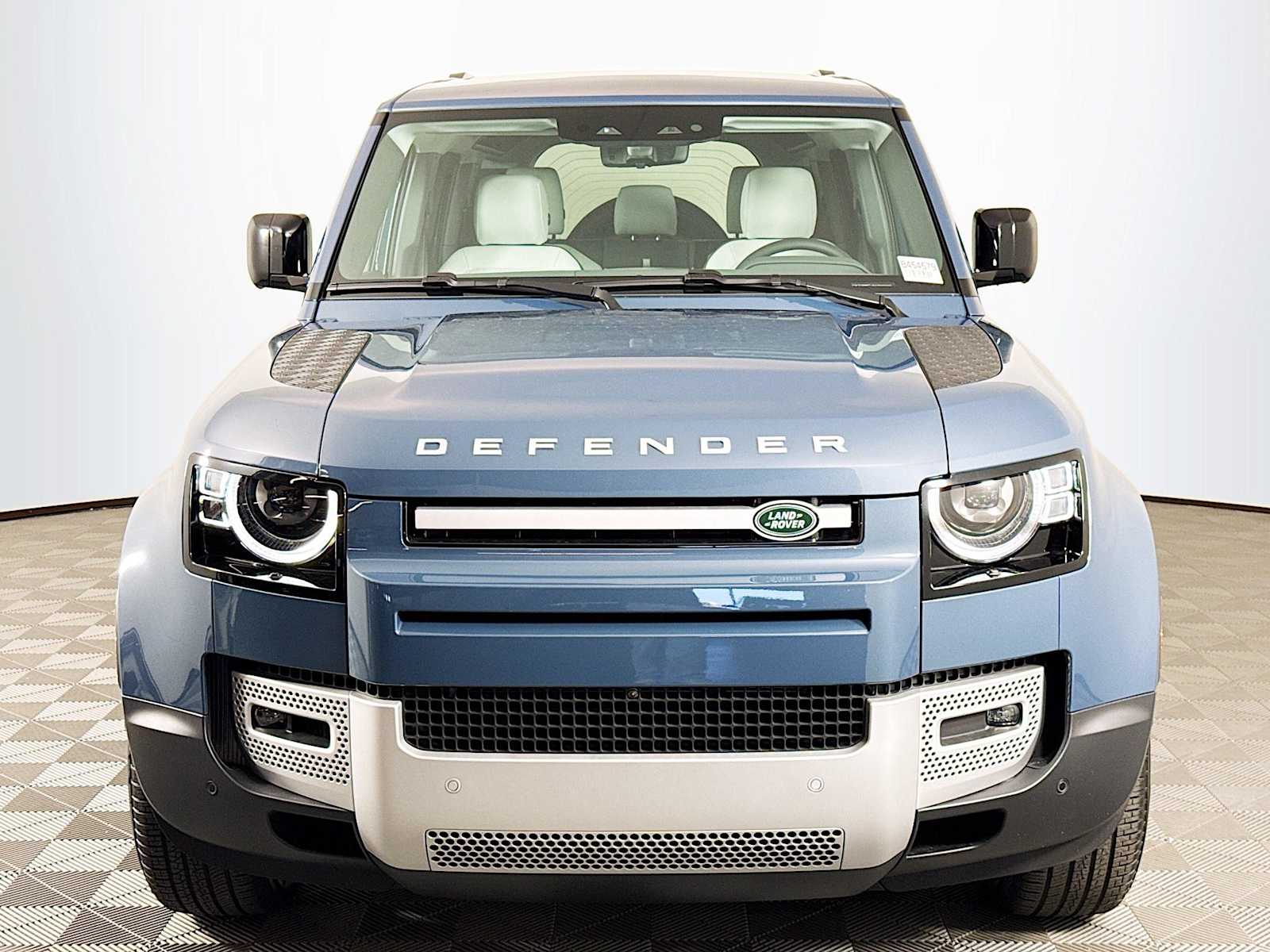2025 Land Rover Defender 110 S photo 2