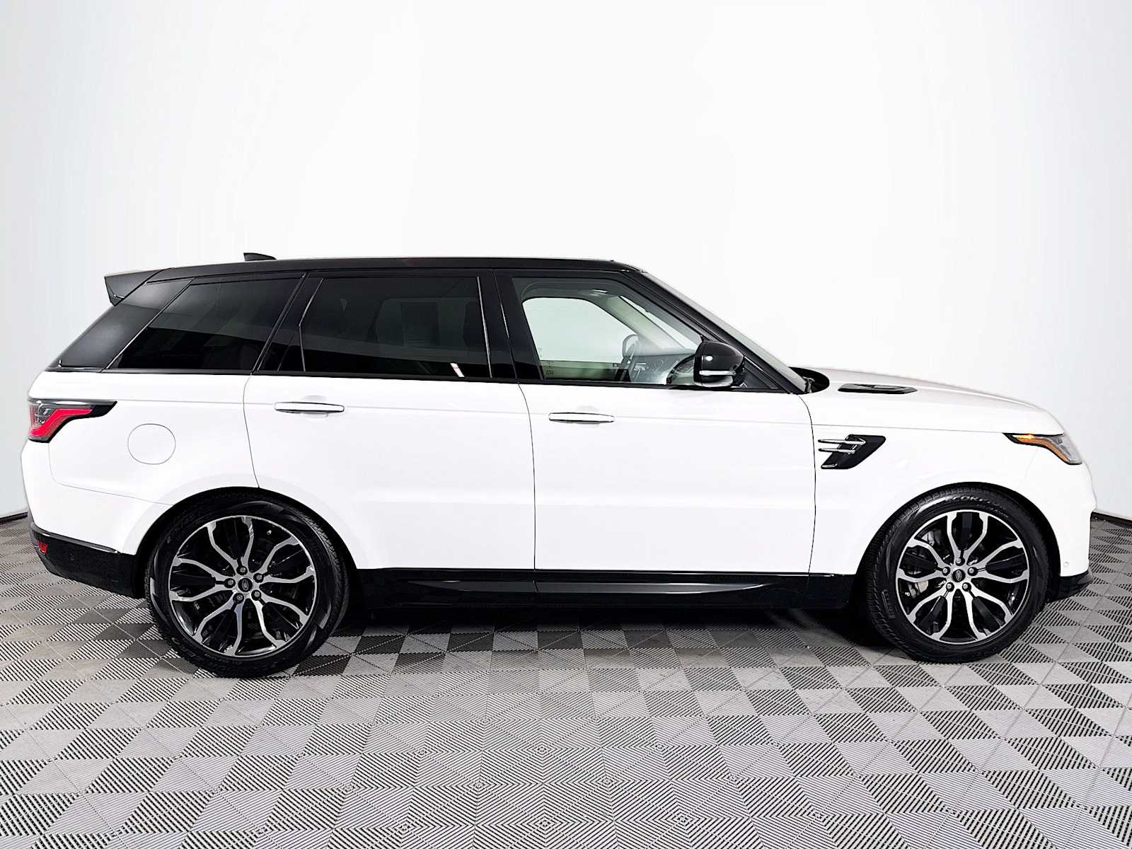 2022 Land Rover Range Rover Sport HSE Silver Edition photo 2