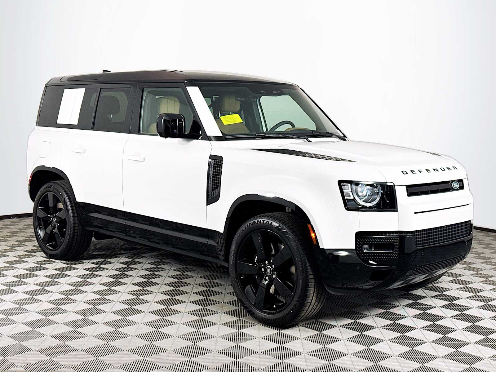2025 Land Rover Defender 110 V8 photo 2