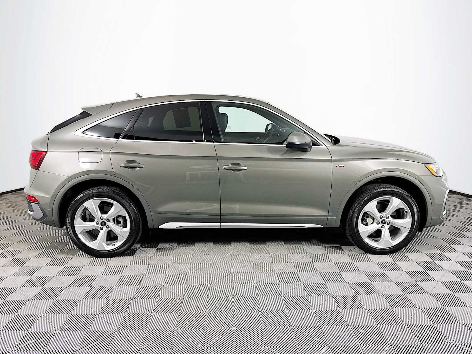 2023 Audi Q5 Sportback 45 S line Premium Plus photo 4