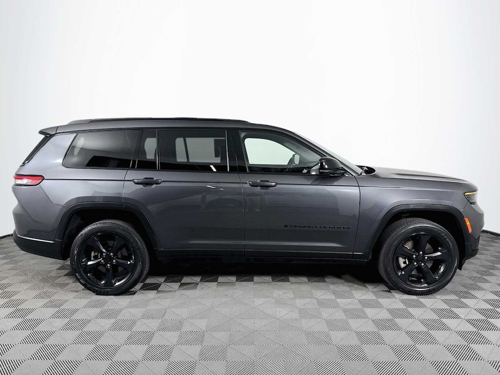 Used 2023 Jeep Grand Cherokee L Laredo SUV