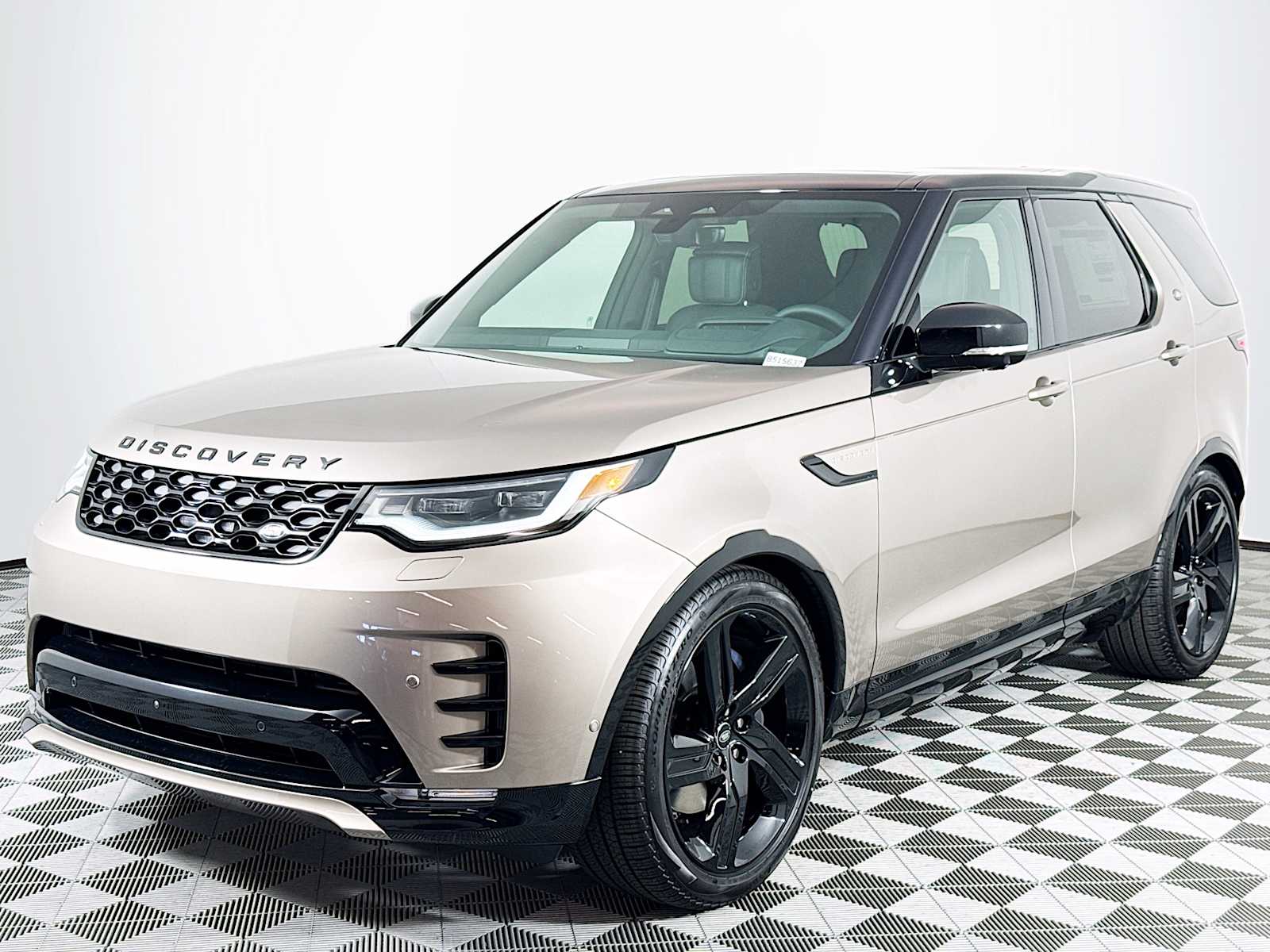 2025 Land Rover Discovery P360 Dynamic SE's photo