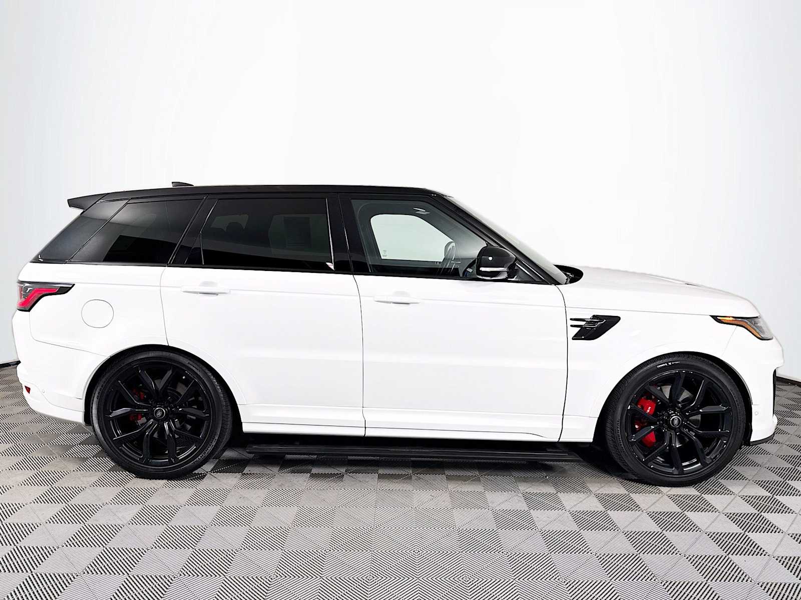 2020 Land Rover Range Rover Sport SVR photo 2