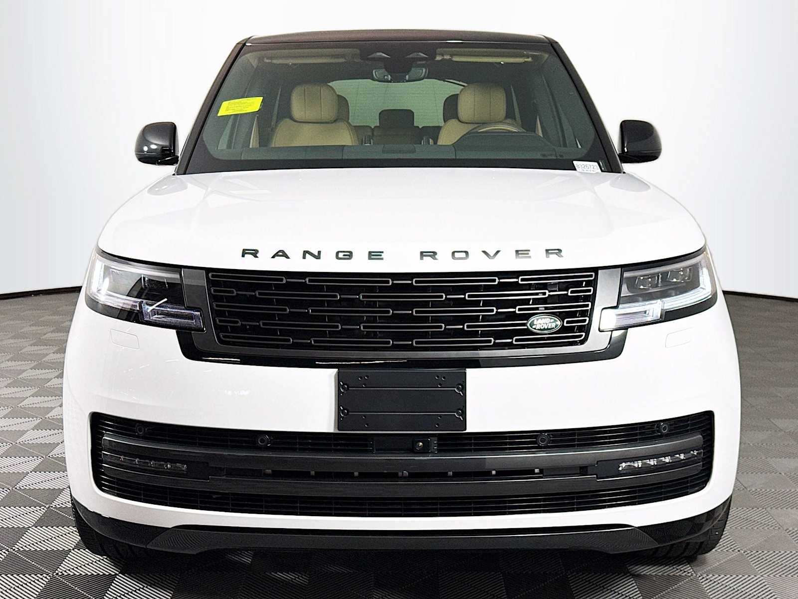 2025 Land Rover Range Rover SE photo 2