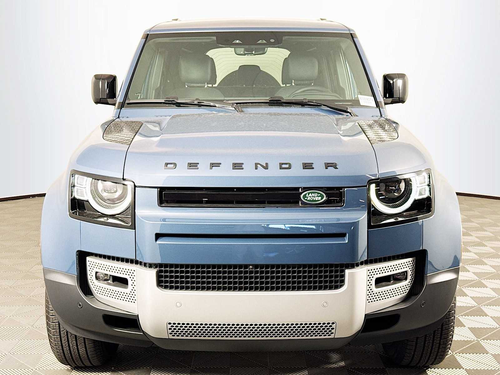 2025 Land Rover Defender 110 S photo 2