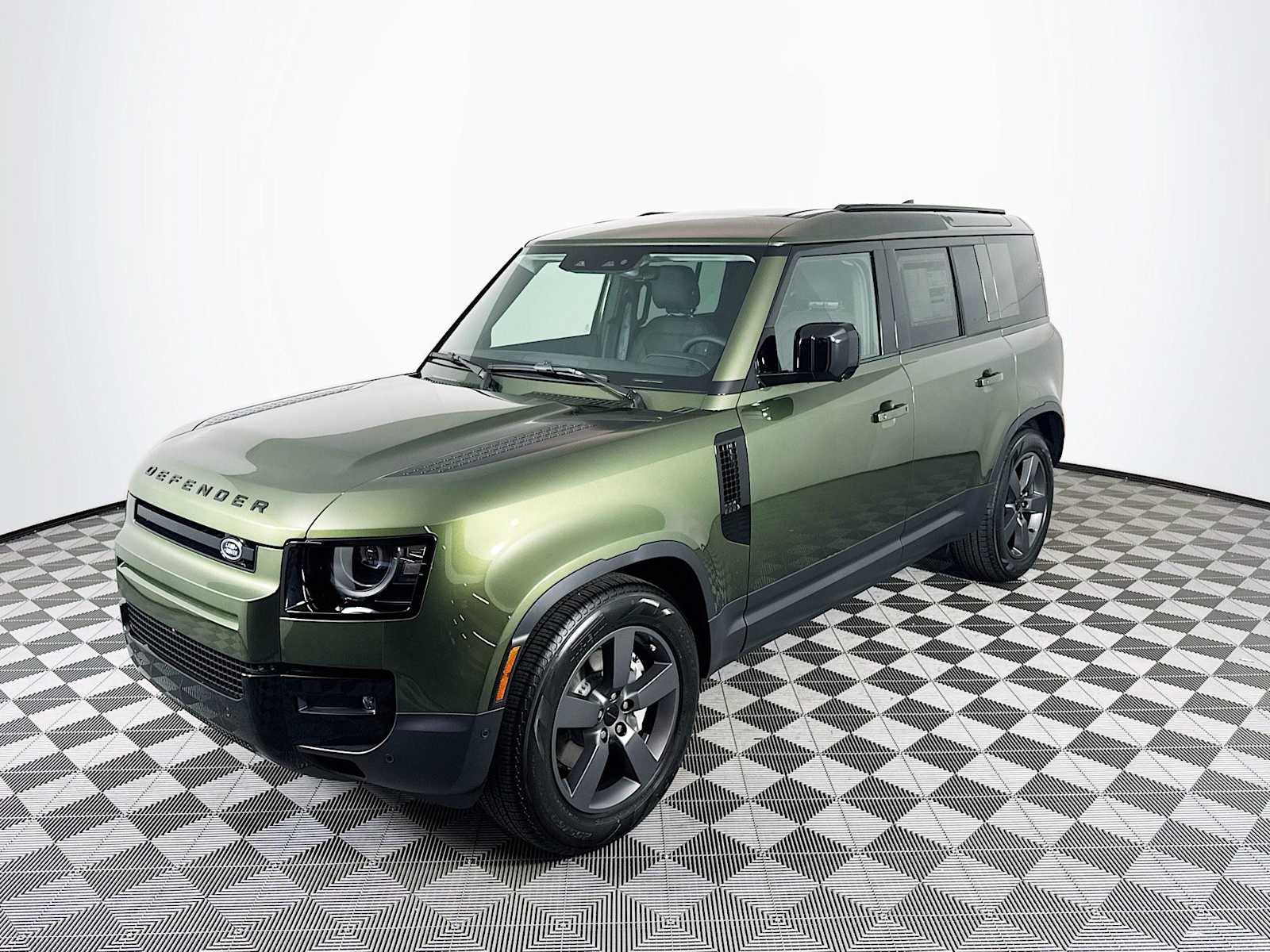 2026 Land Rover Defender S's photo