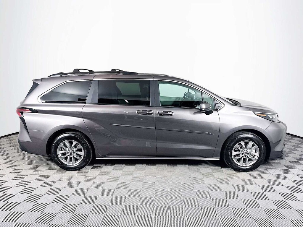 Used 2024 Toyota Sienna LE 8 Passenger Van Passenger Van