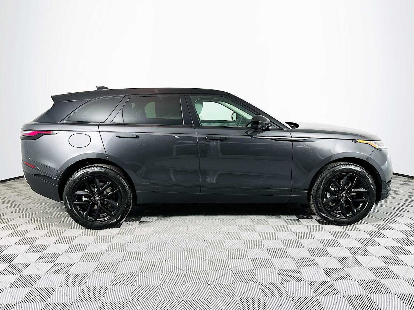 2025 Land Rover Range Rover Velar P250 S photo 4