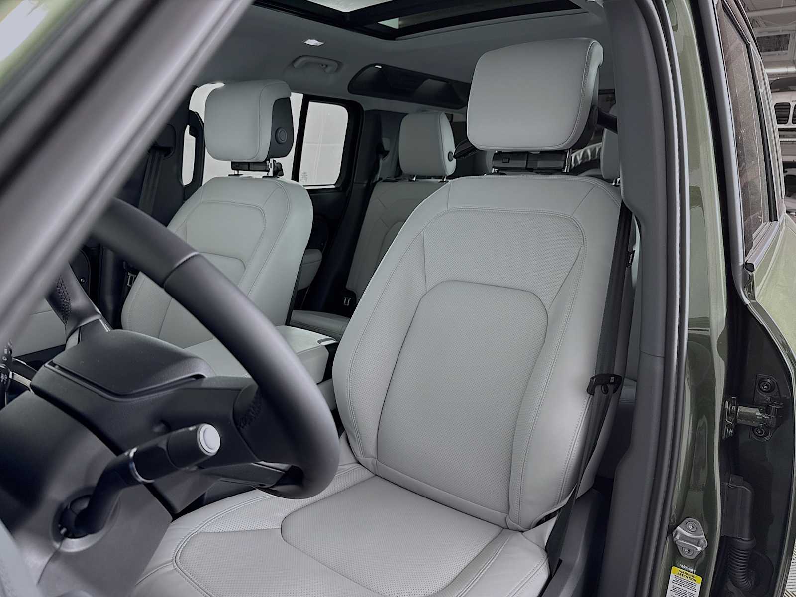2026 Land Rover Defender X-Dynamic SE - Photo 10