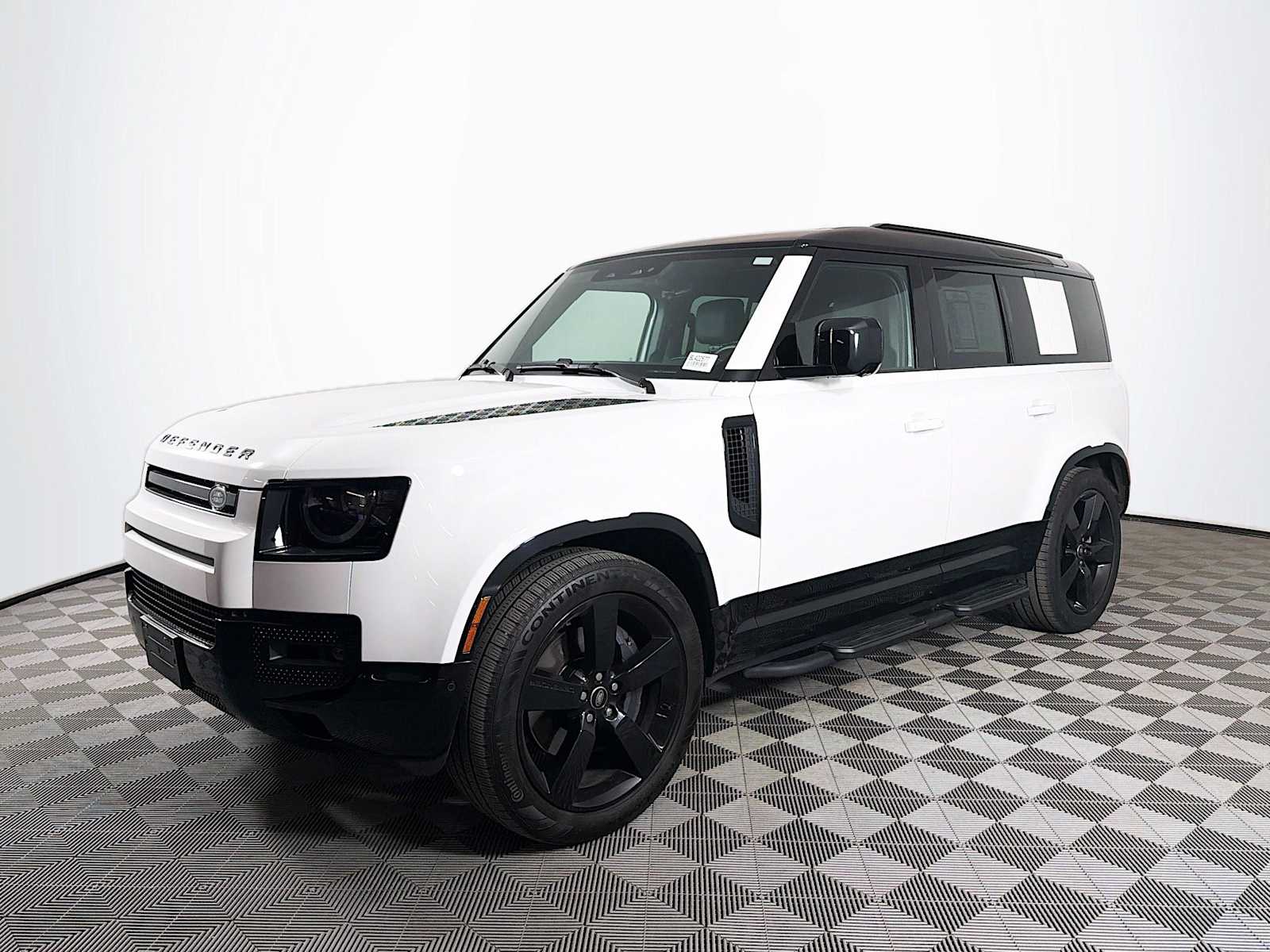 2025 Land Rover Defender 110 X-Dynamic SE P400's photo