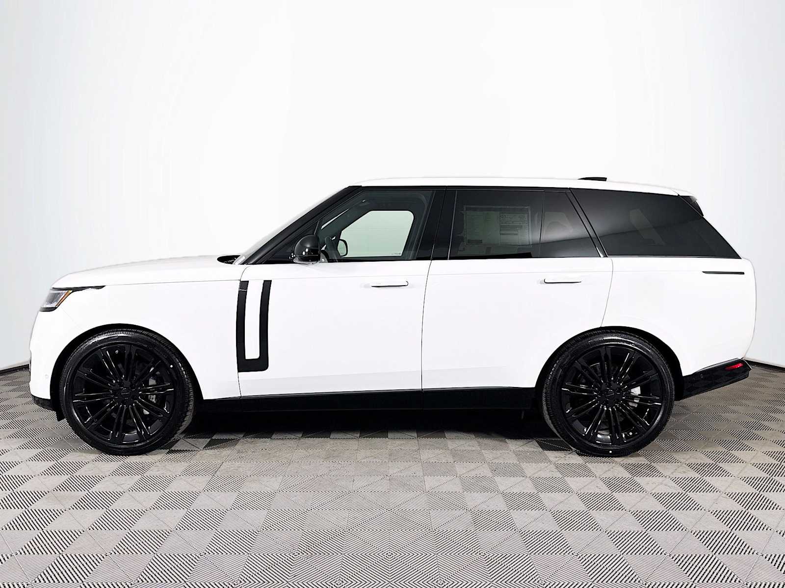 2026 Land Rover Range Rover SE - Photo 8