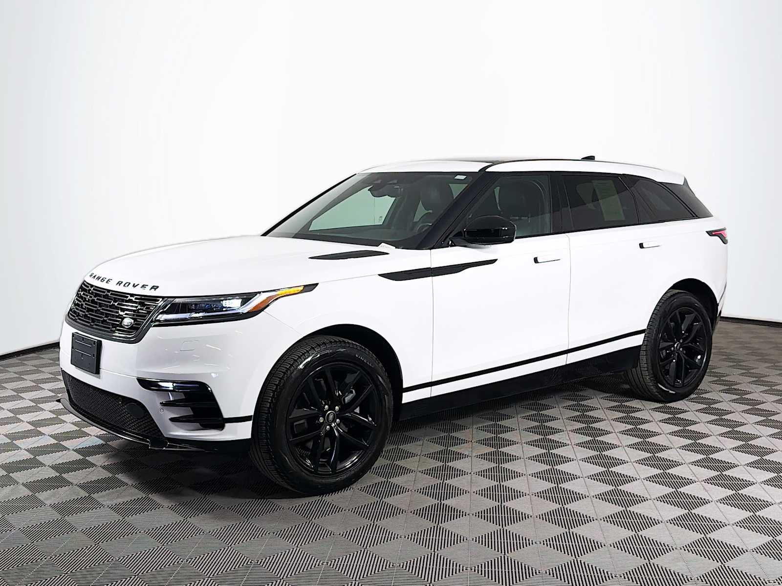 2025 Land Rover Range Rover Velar P250 Dynamic SE's photo