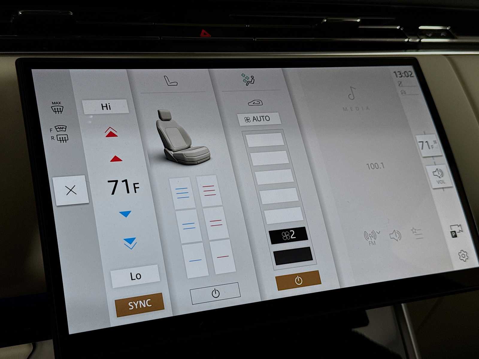 2026 Land Rover Range Rover SE - Photo 17