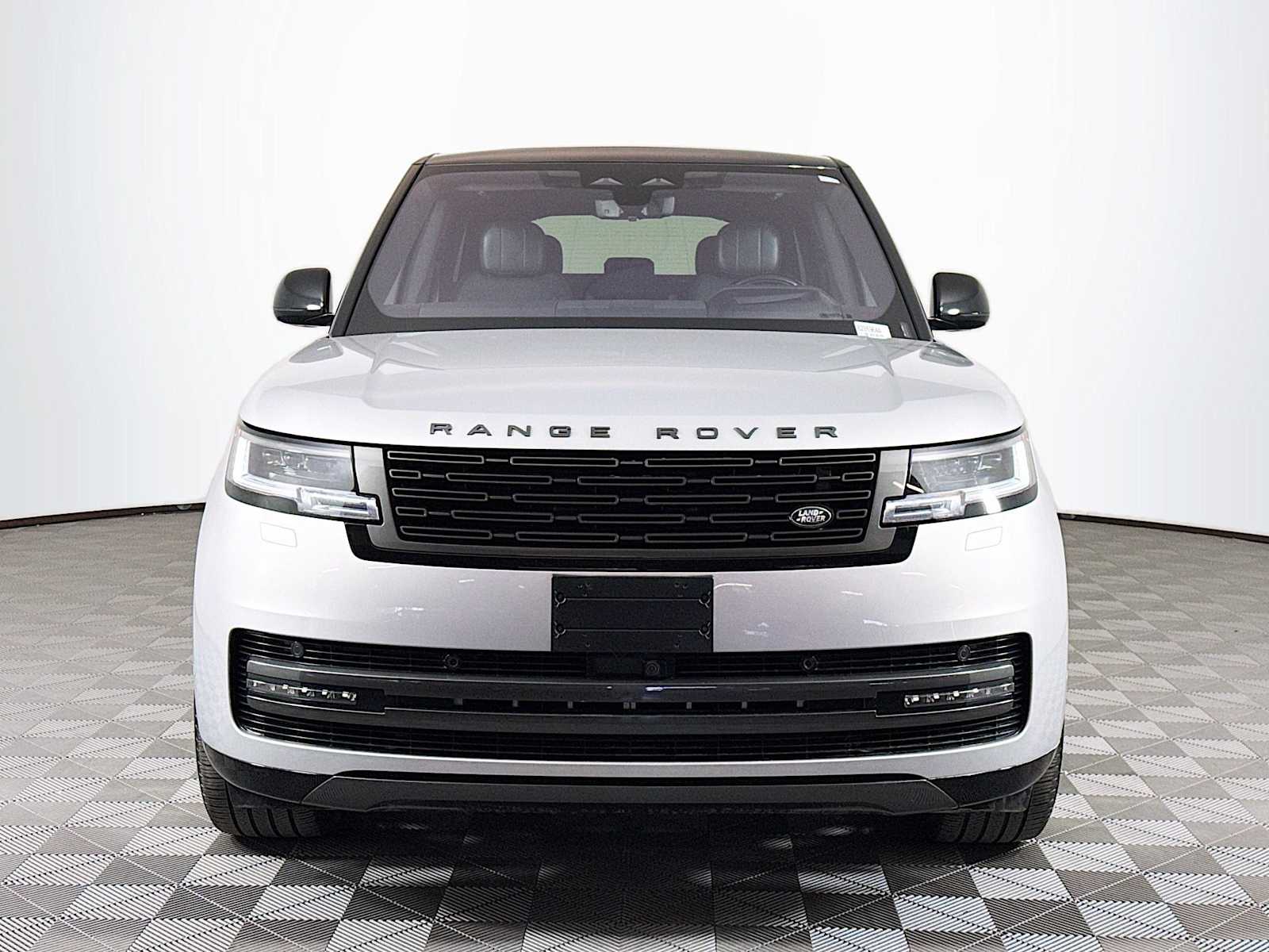 2023 Land Rover Range Rover SE photo 2