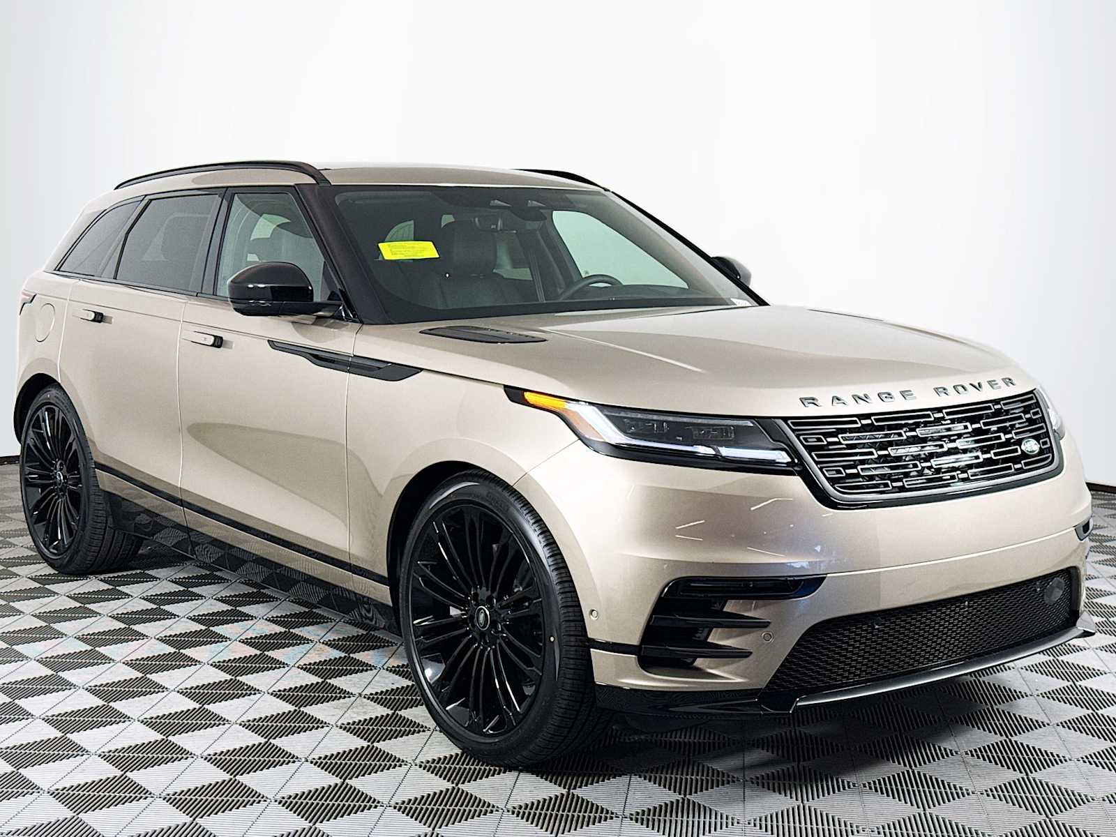 2026 Land Rover Range Rover Velar SE photo 3