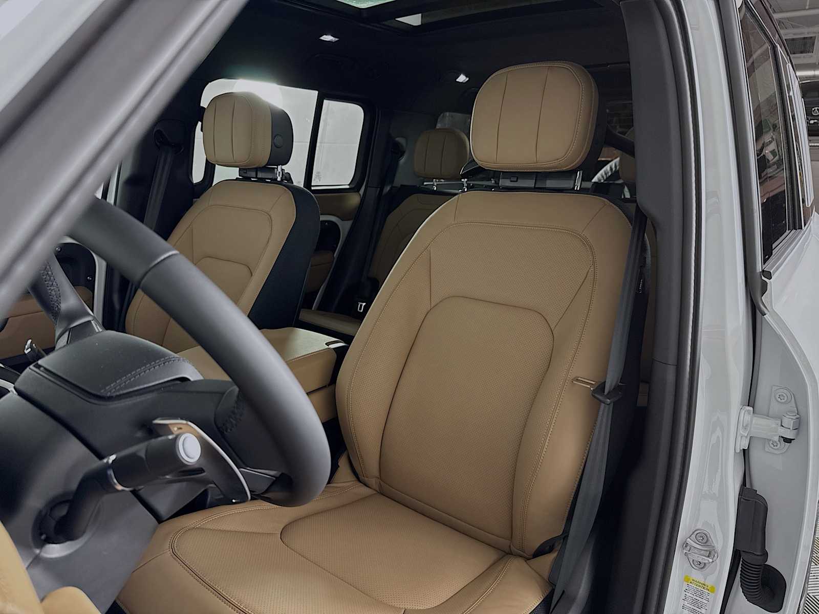 2025 Land Rover Defender V8 - Photo 11