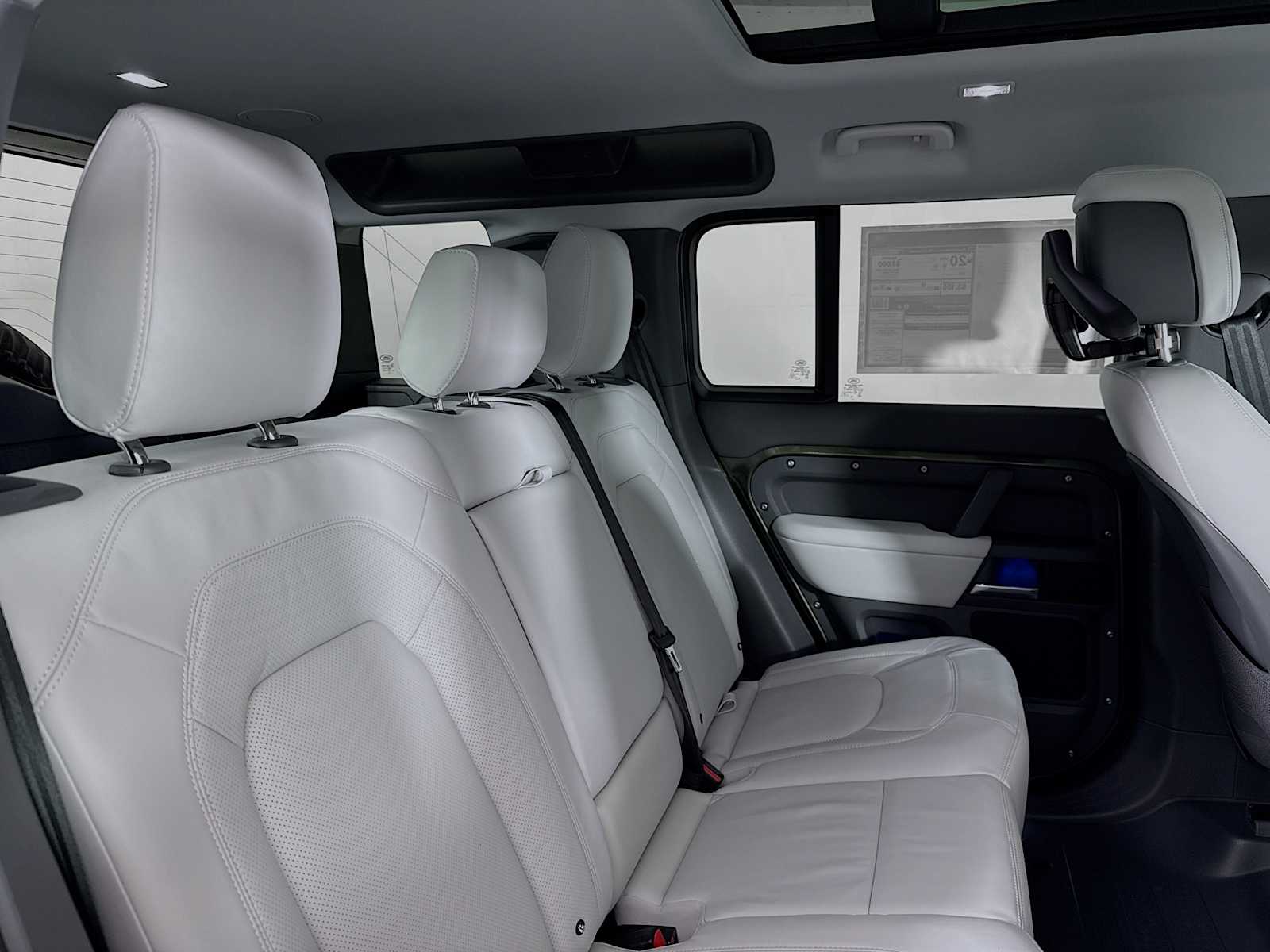 2026 Land Rover Defender X-Dynamic SE - Photo 26