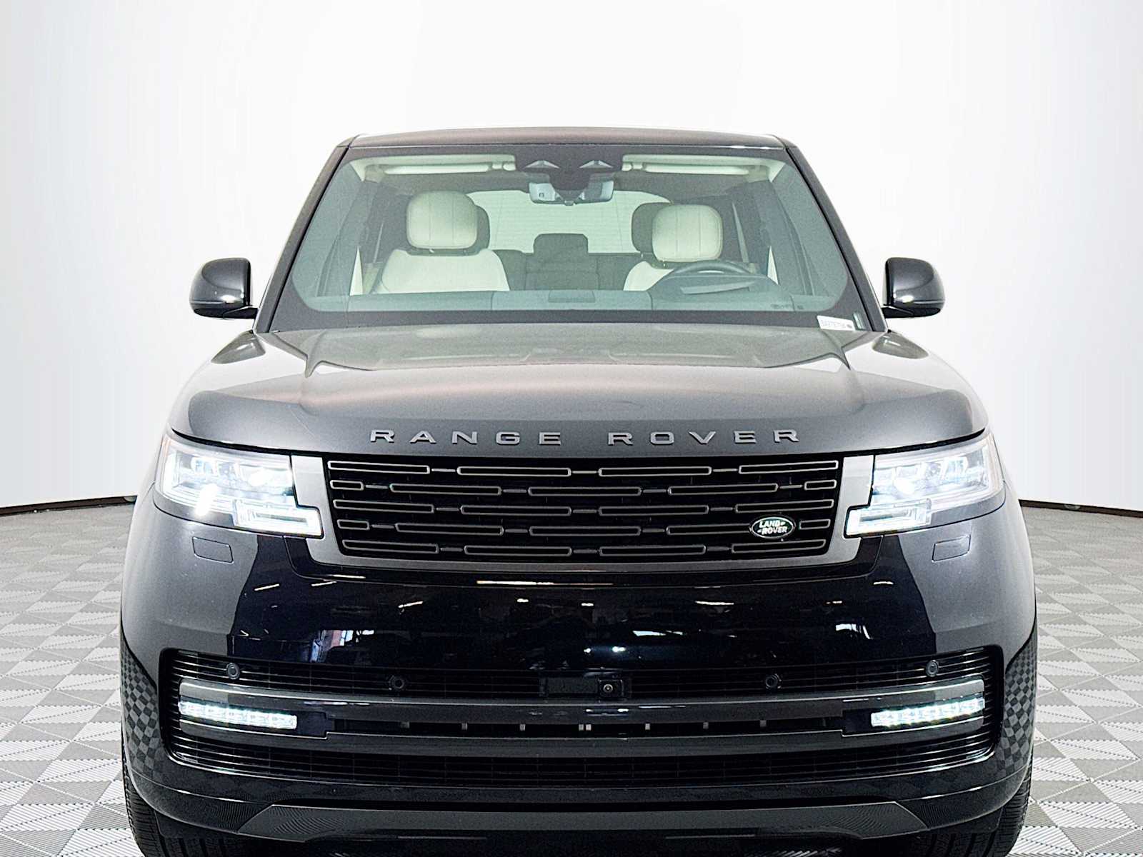 2025 Land Rover Range Rover SE photo 2
