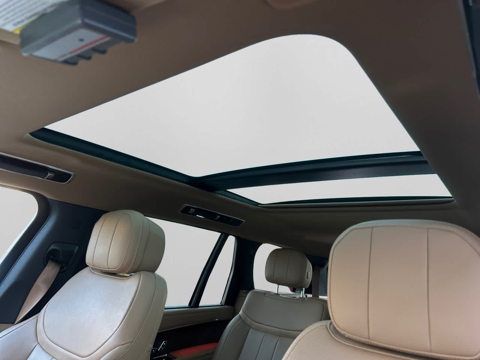 2025 Land Rover Range Rover SE - Photo 16