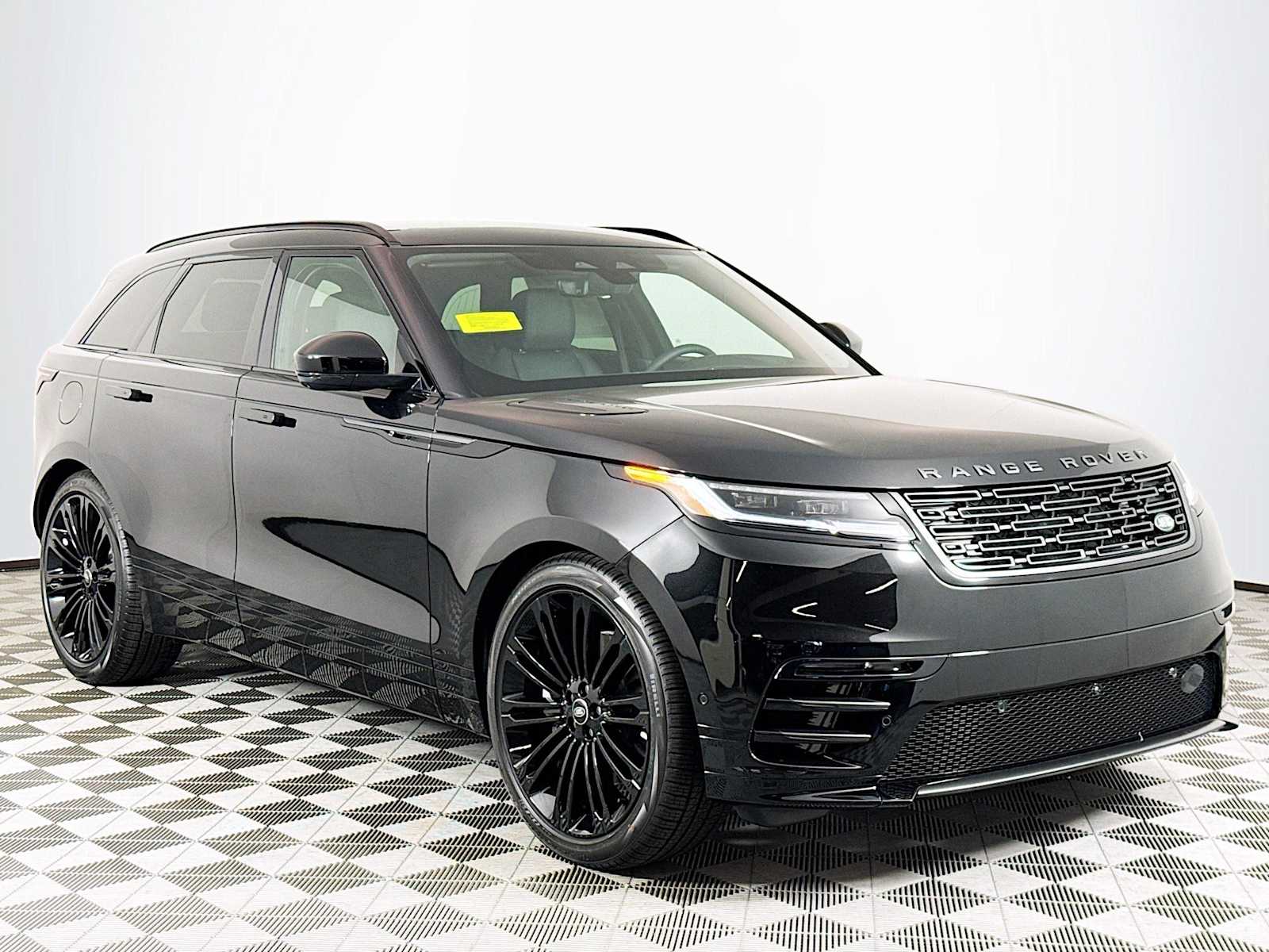 2026 Land Rover Range Rover Velar SE photo 3