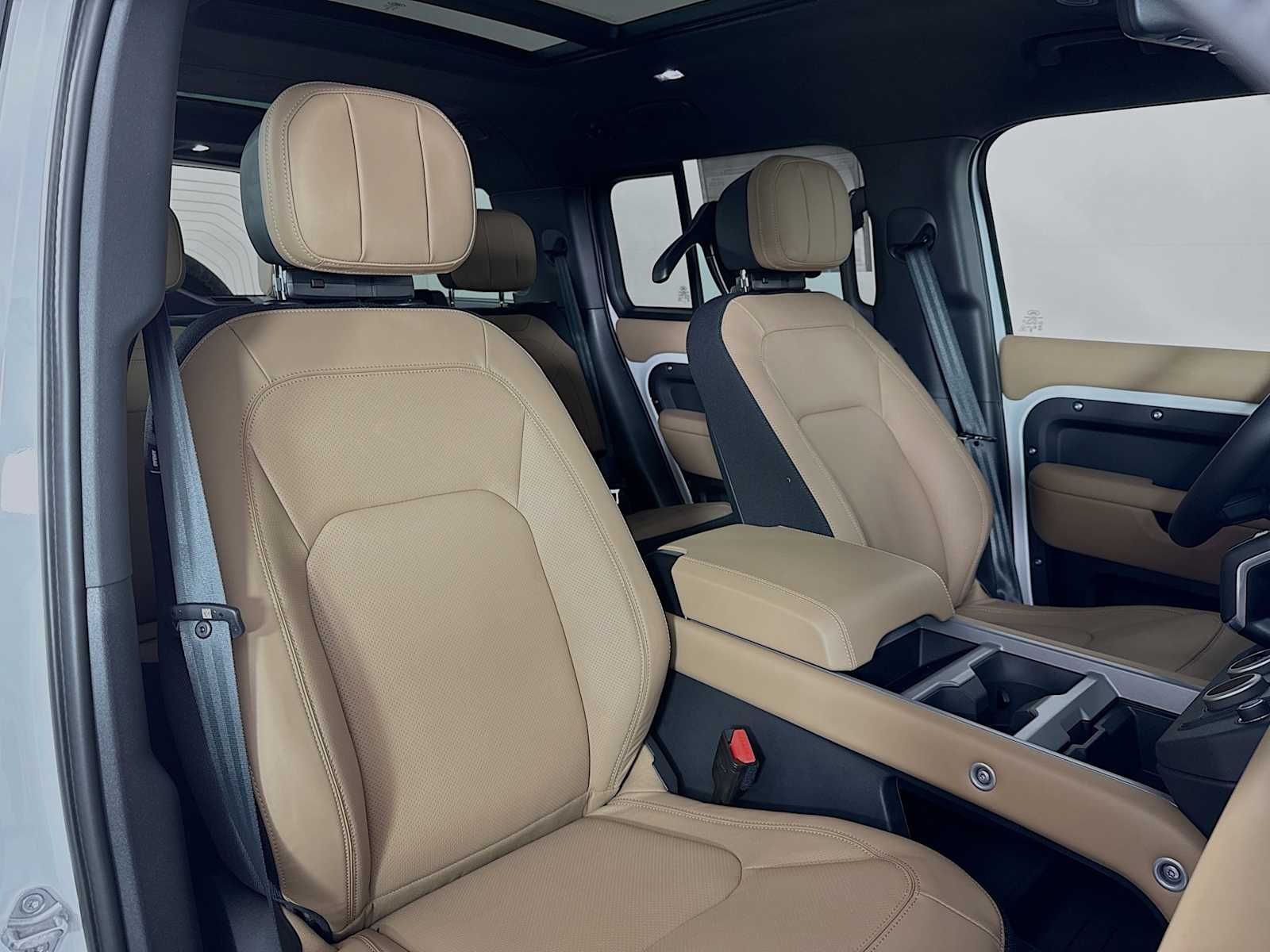 2025 Land Rover Defender V8 - Photo 27