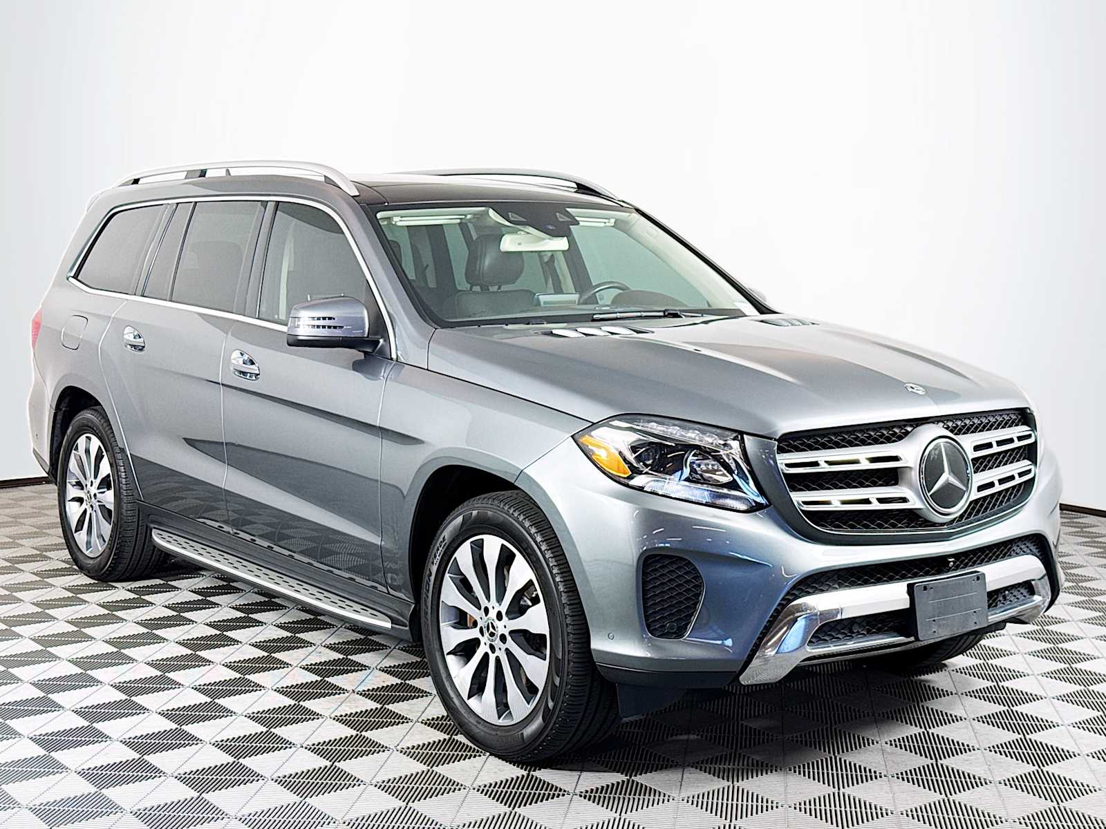 2018 Mercedes Benz GLS 450 4MATIC photo 2