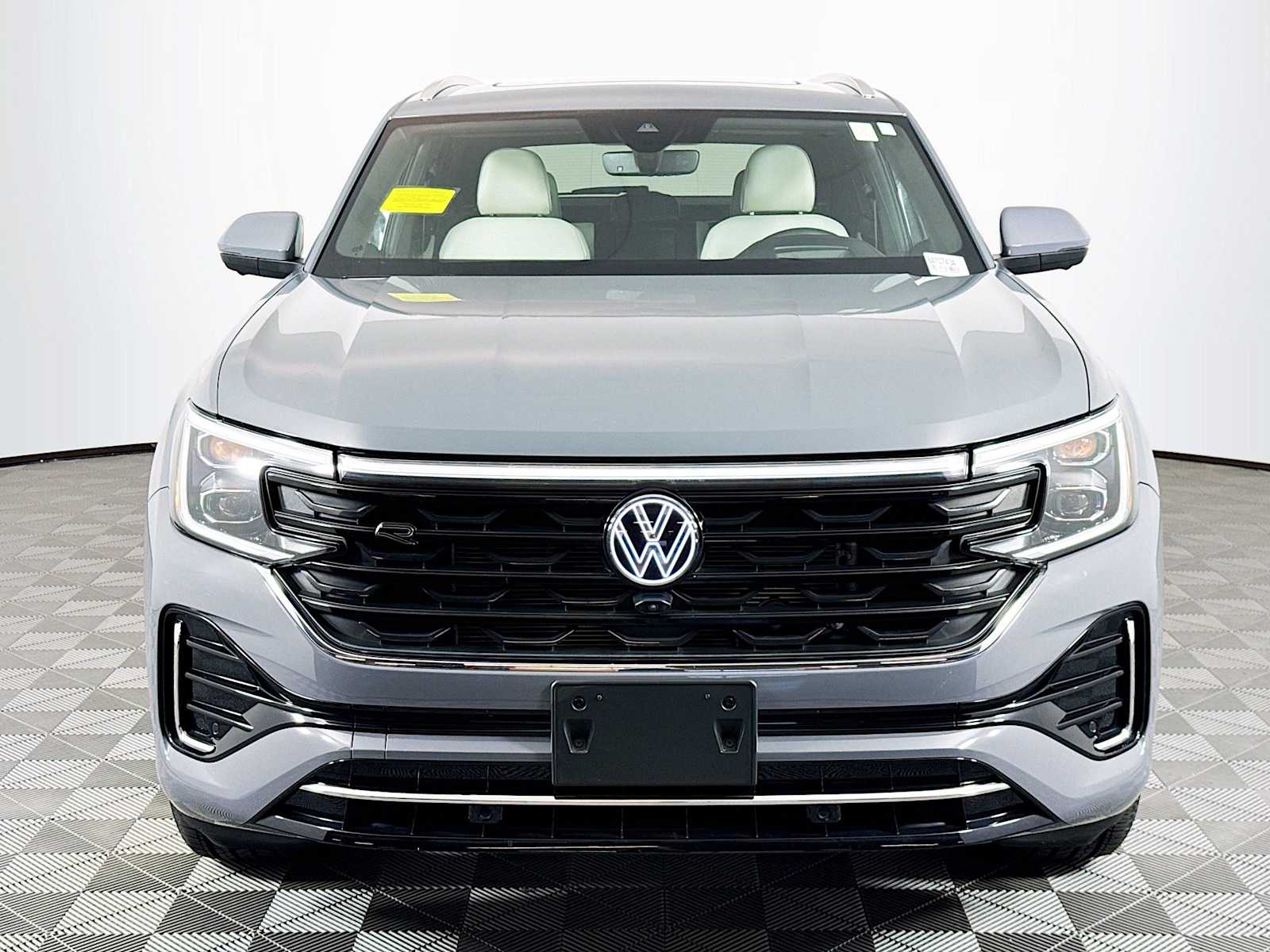 2024 Volkswagen Atlas Cross Sport SEL Premium R-Line photo 2