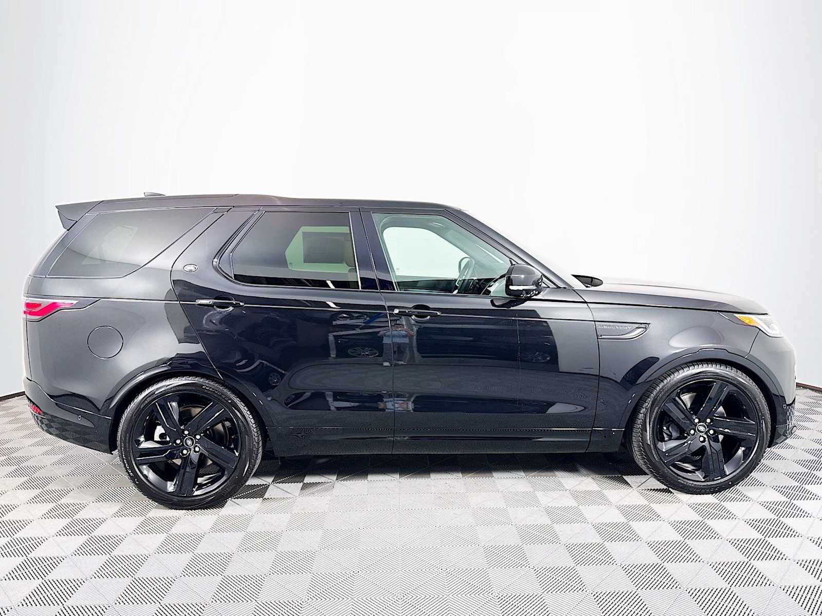 2025 Land Rover Discovery SE photo 4