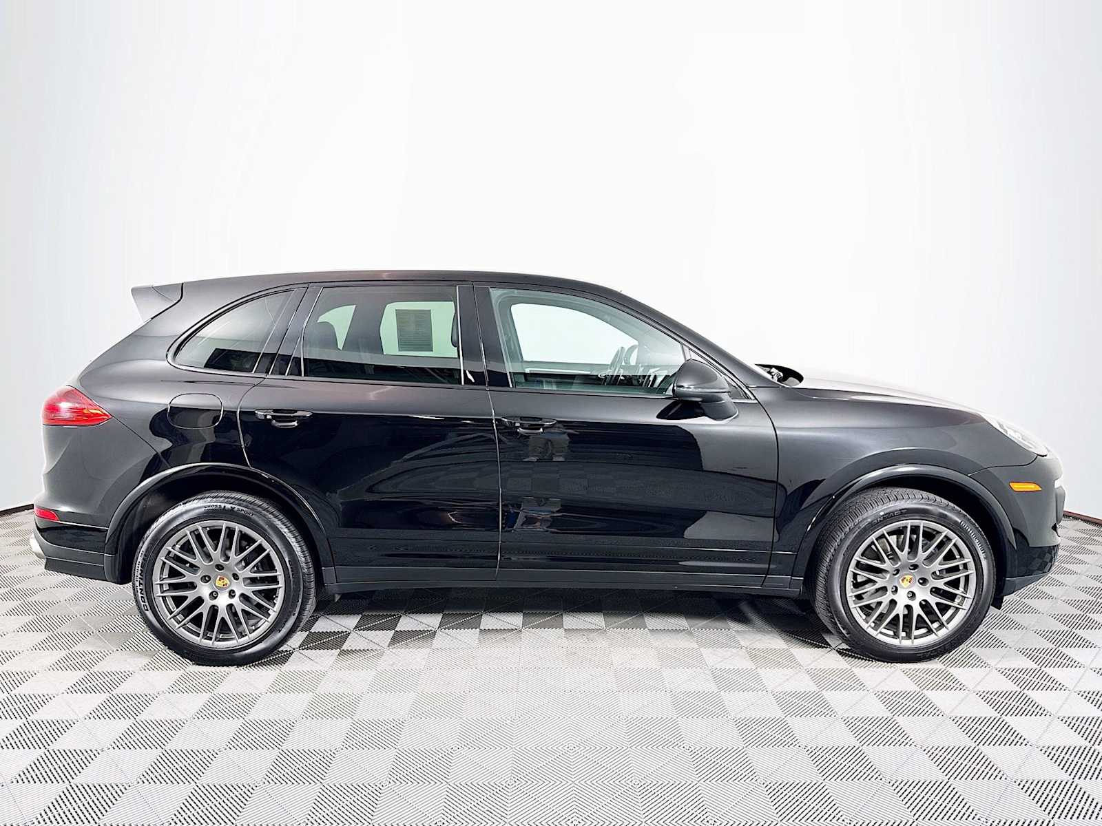 2018 Porsche Cayenne Platinum Edition photo 4