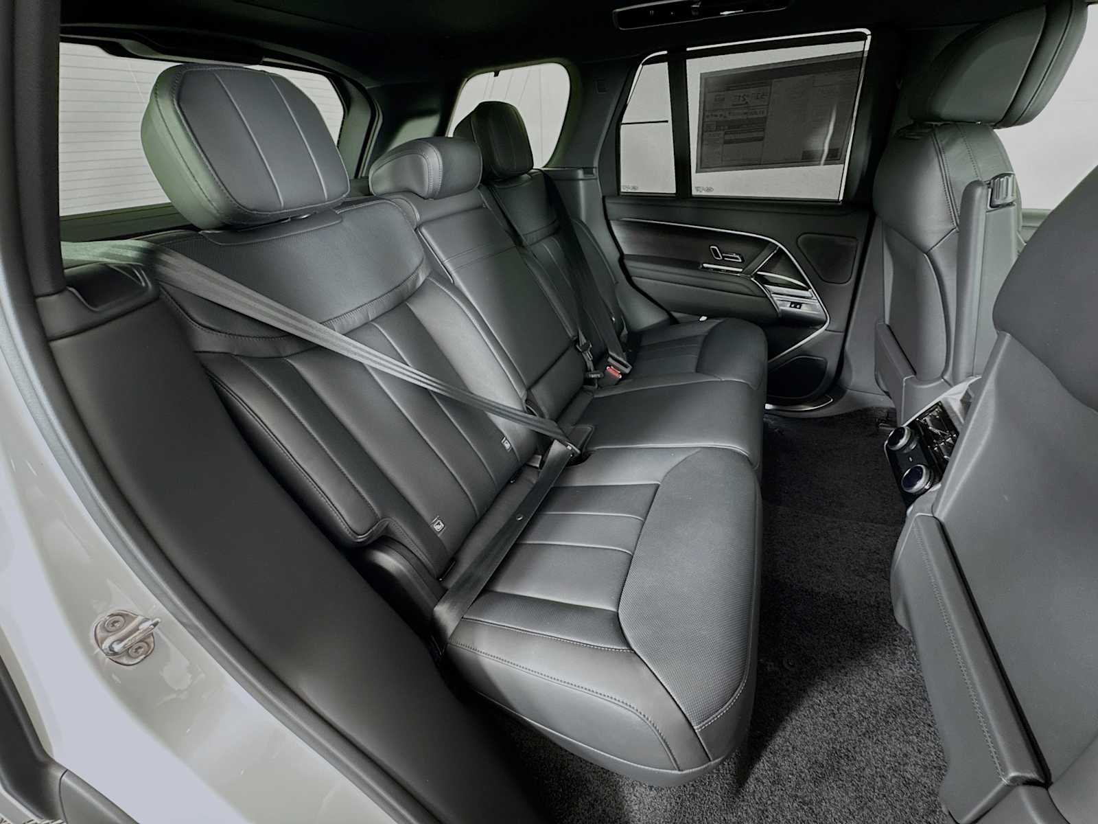 2025 Land Rover Range Rover SE - Photo 24