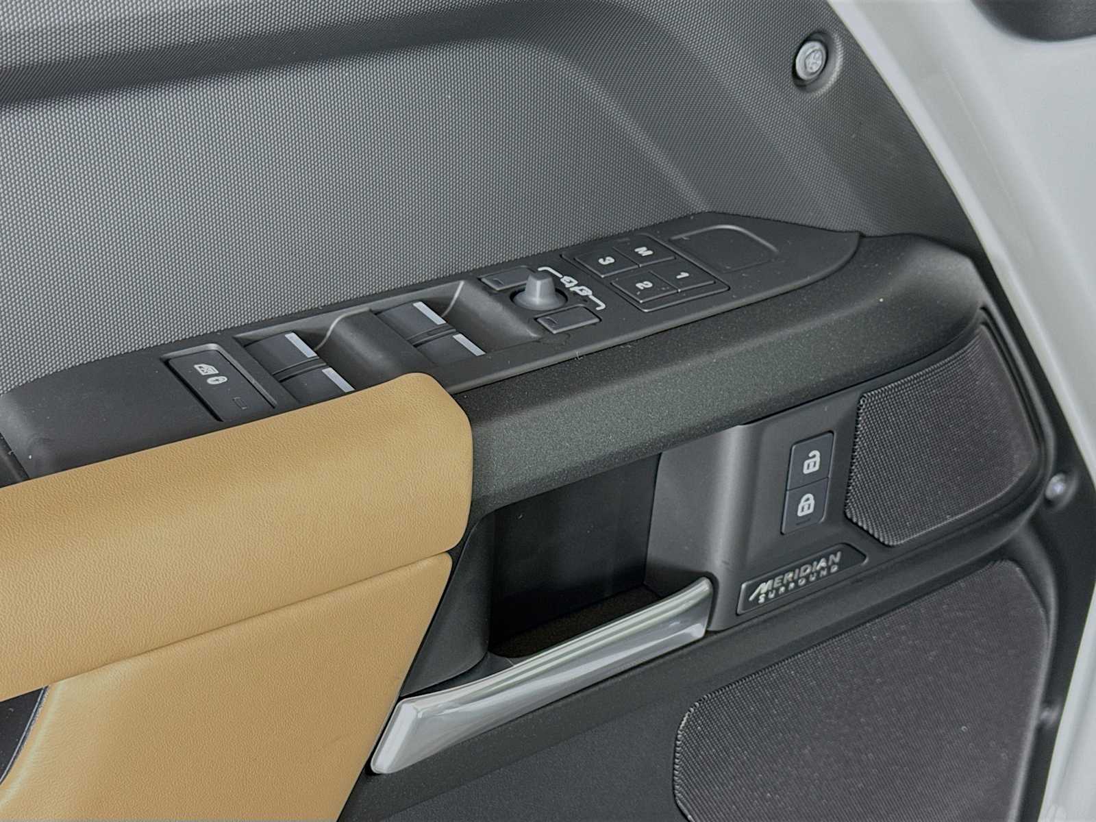2025 Land Rover Defender V8 - Photo 19