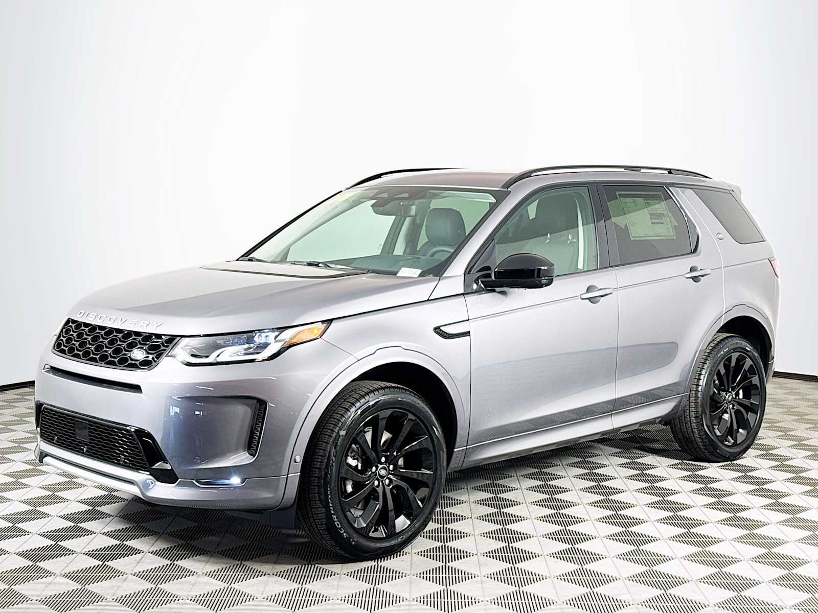 2025 Land Rover Discovery Sport S's photo