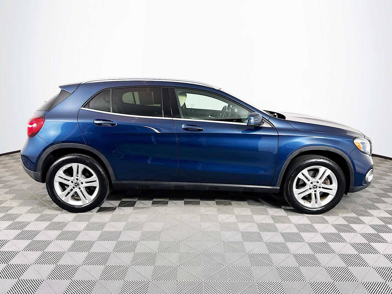 2019 Mercedes Benz GLA 250 4MATIC photo 4