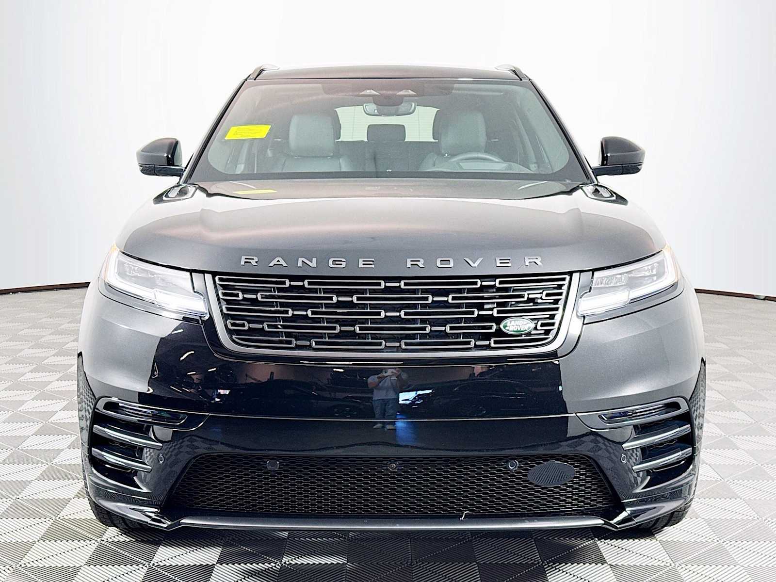 2026 Land Rover Range Rover Velar SE photo 2