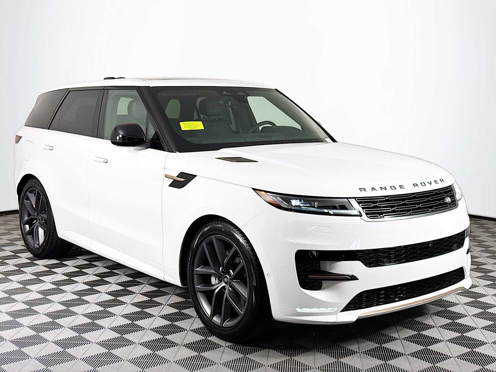 2025 Land Rover Range Rover Sport SE photo 2