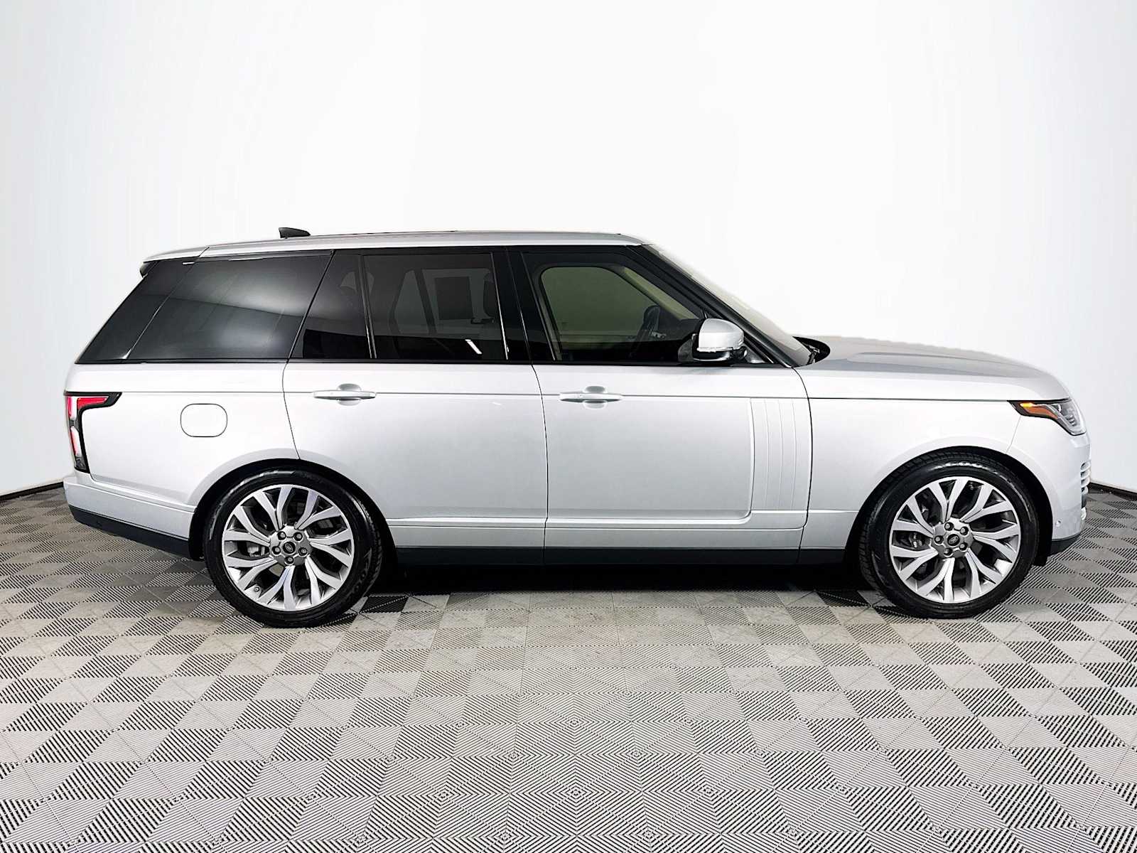 2020 Land Rover Range Rover HSE photo 4