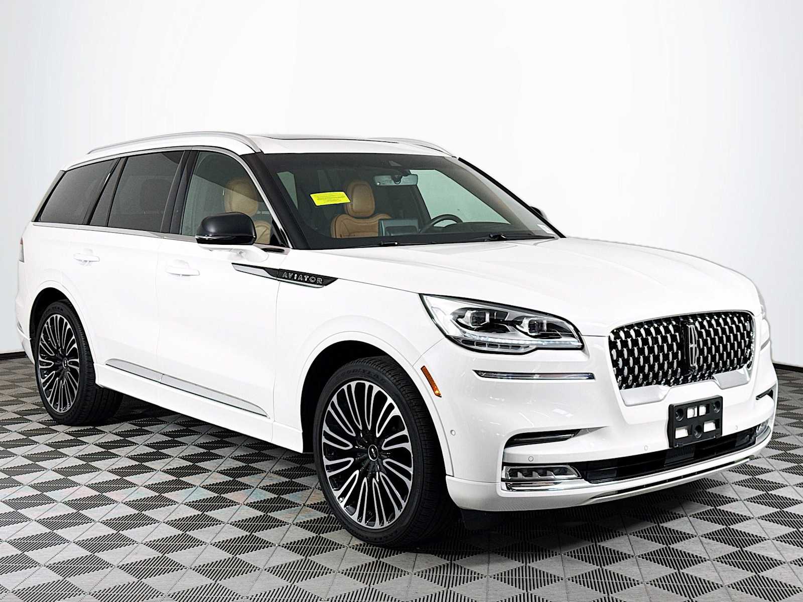 2023 Lincoln Aviator Black Label photo 3