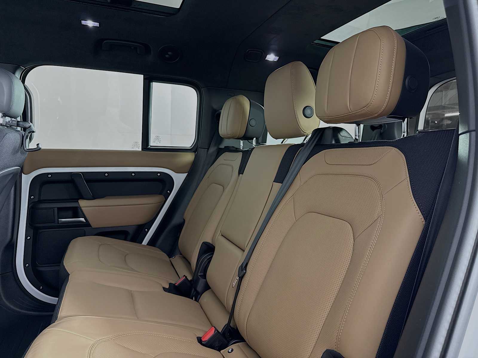 2025 Land Rover Defender V8 - Photo 21