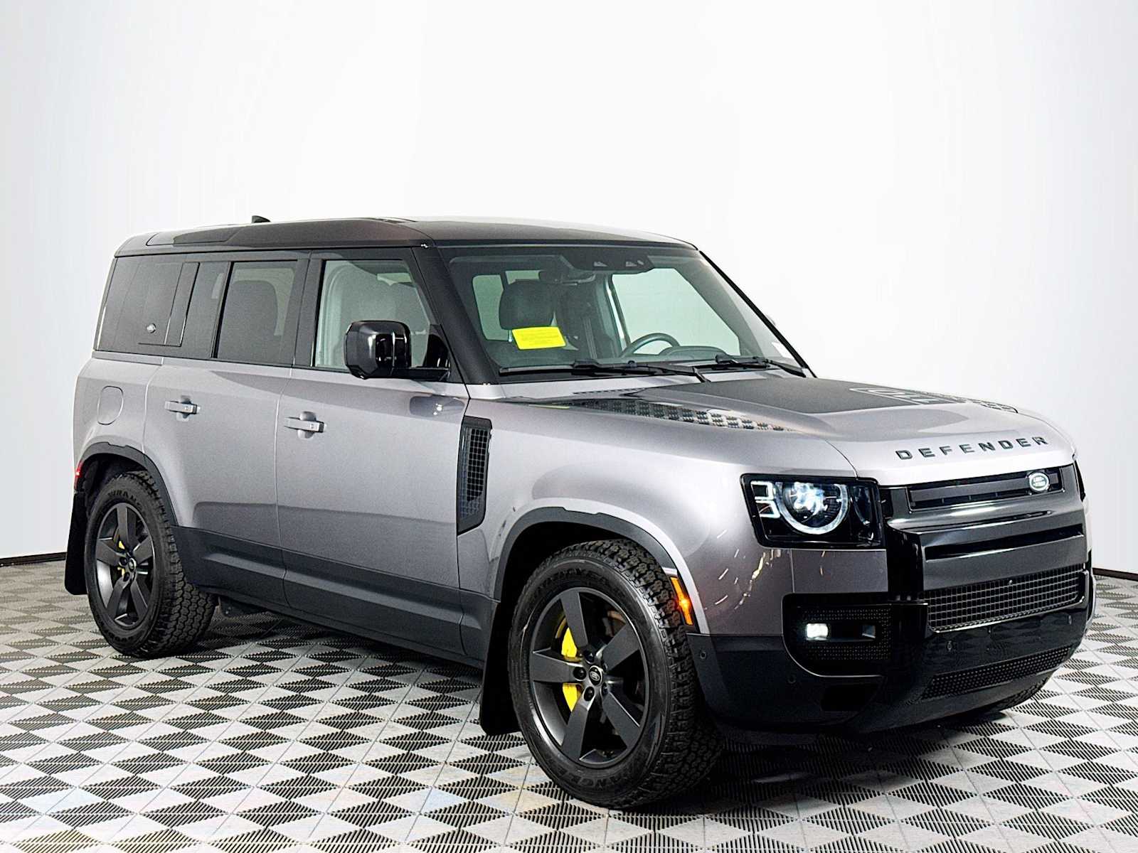 2024 Land Rover Defender 110 SE photo 3