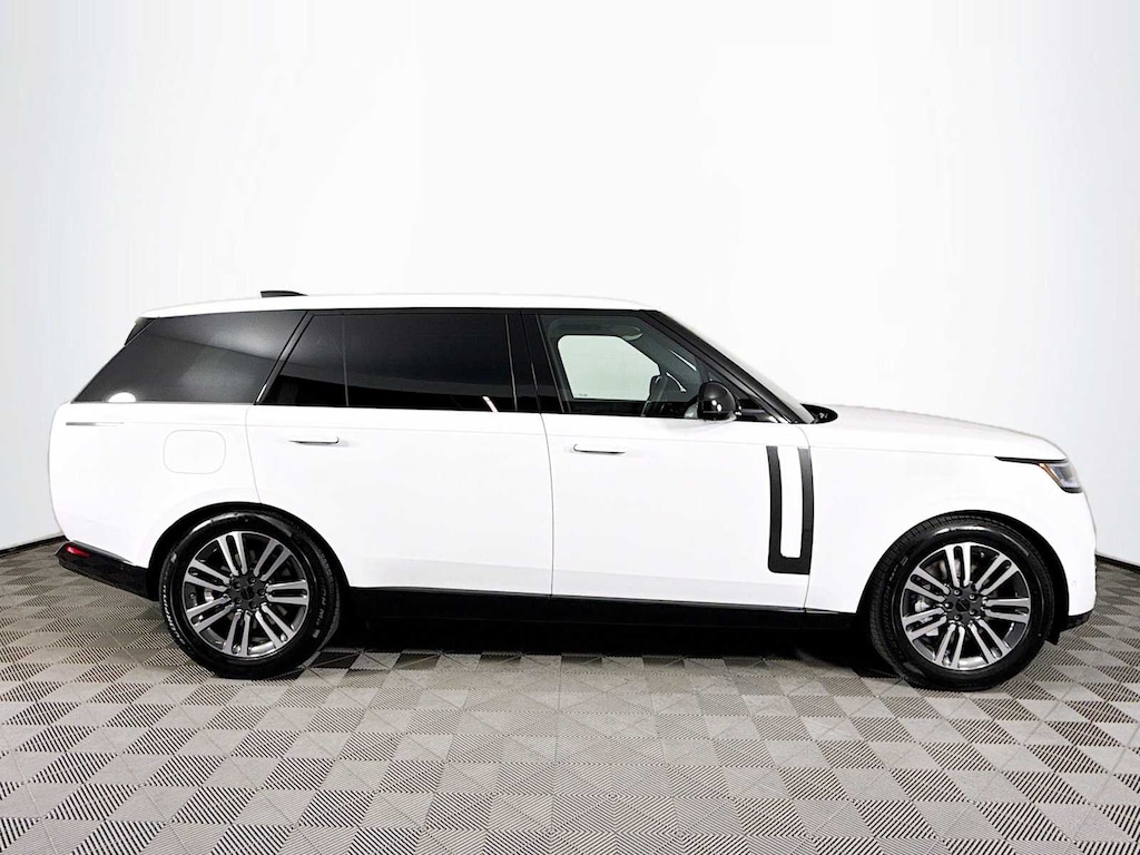 New 2026 Land Rover Range Rover SE LWB 7-Seats / V8 SUV