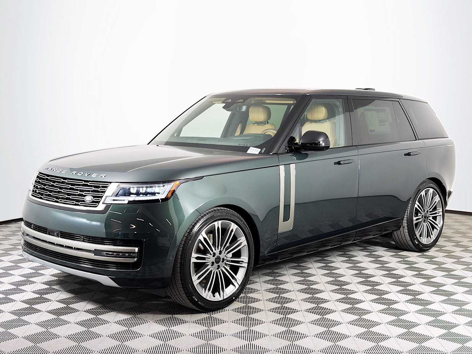 2026 Land Rover Range Rover SE's photo