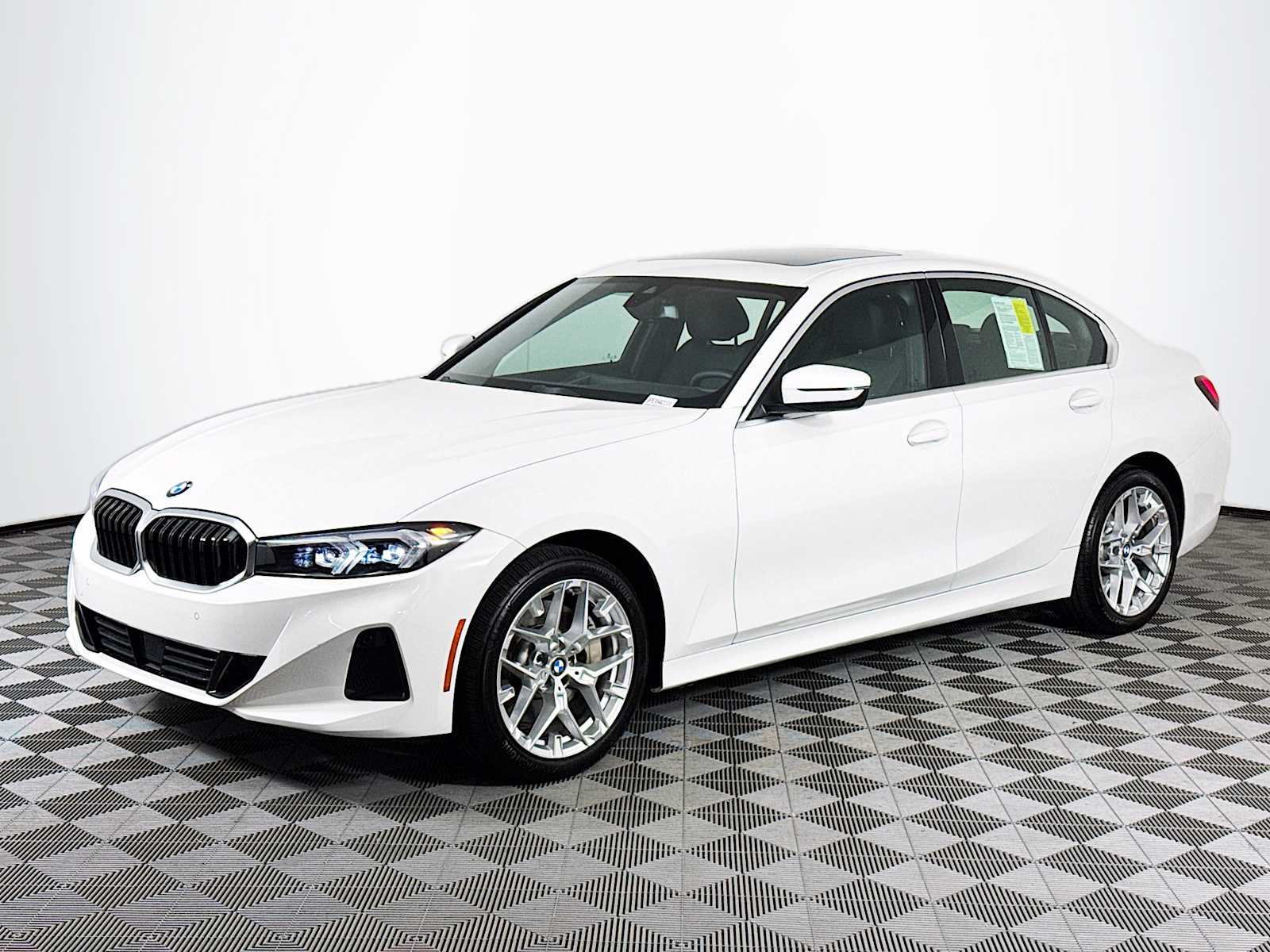 2025 Bmw 330i xDrive Sedan photo 2