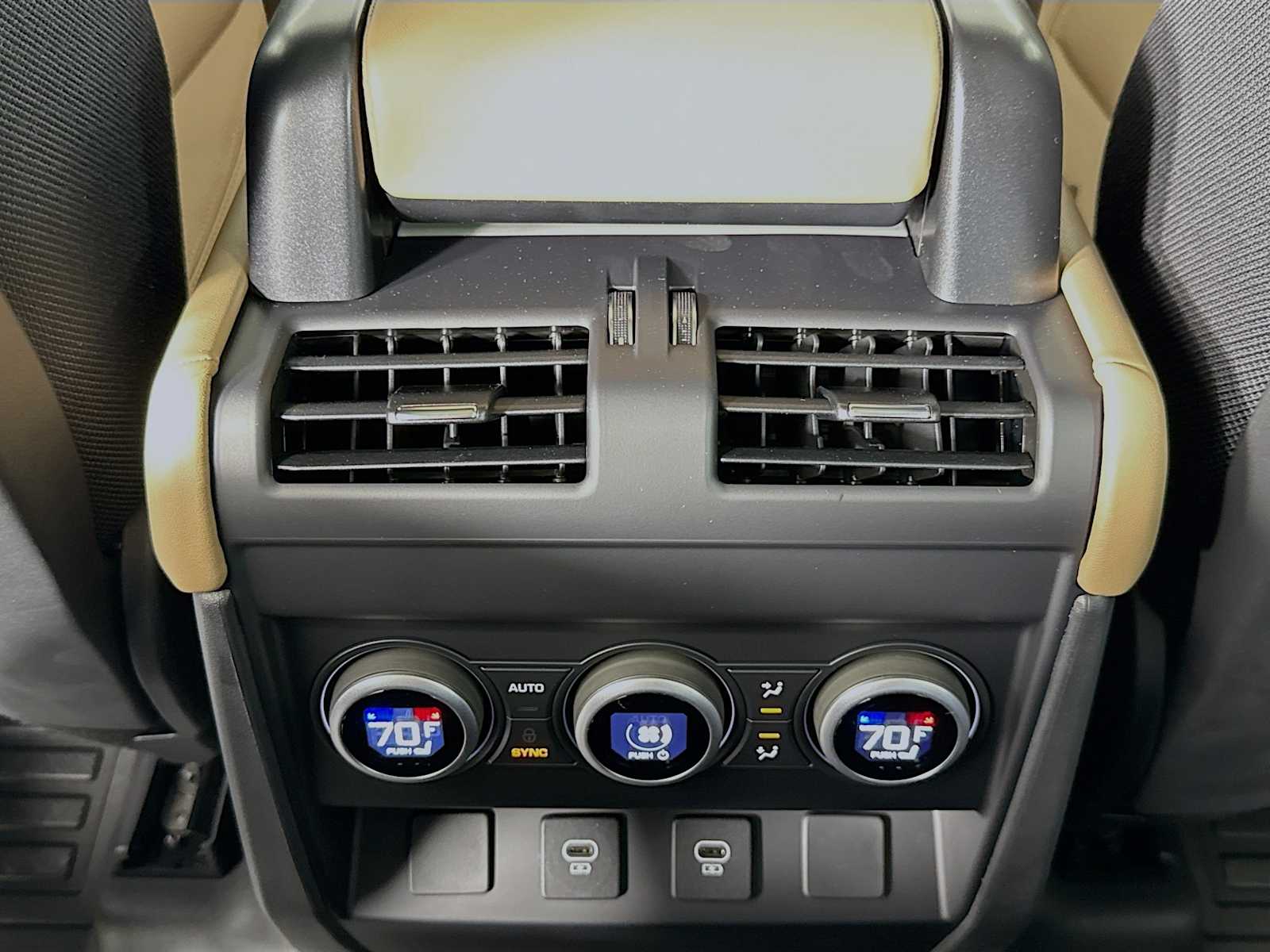 2025 Land Rover Defender V8 - Photo 24