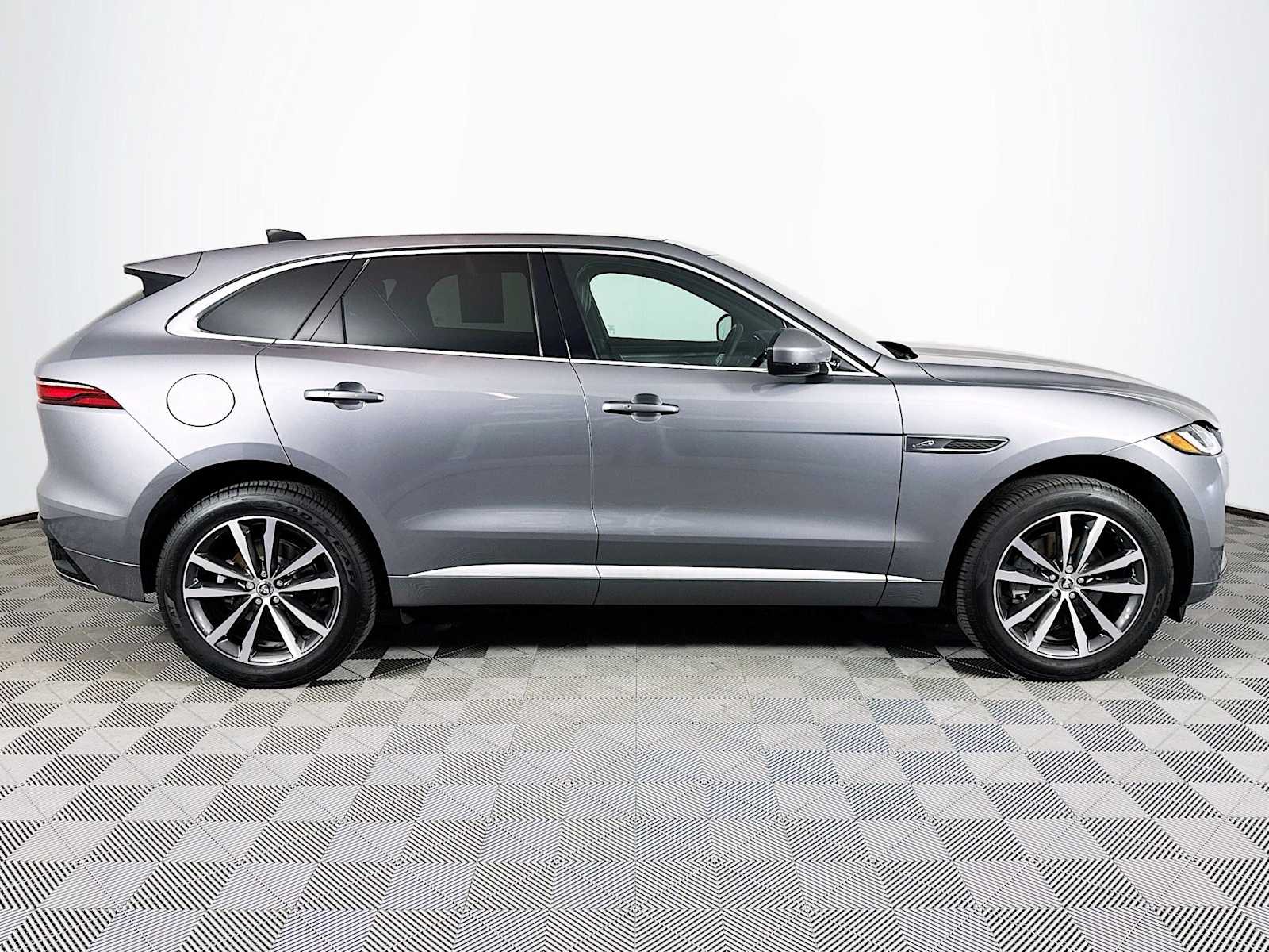 2025 Jaguar F-PACE P250 R-Dynamic S photo 2