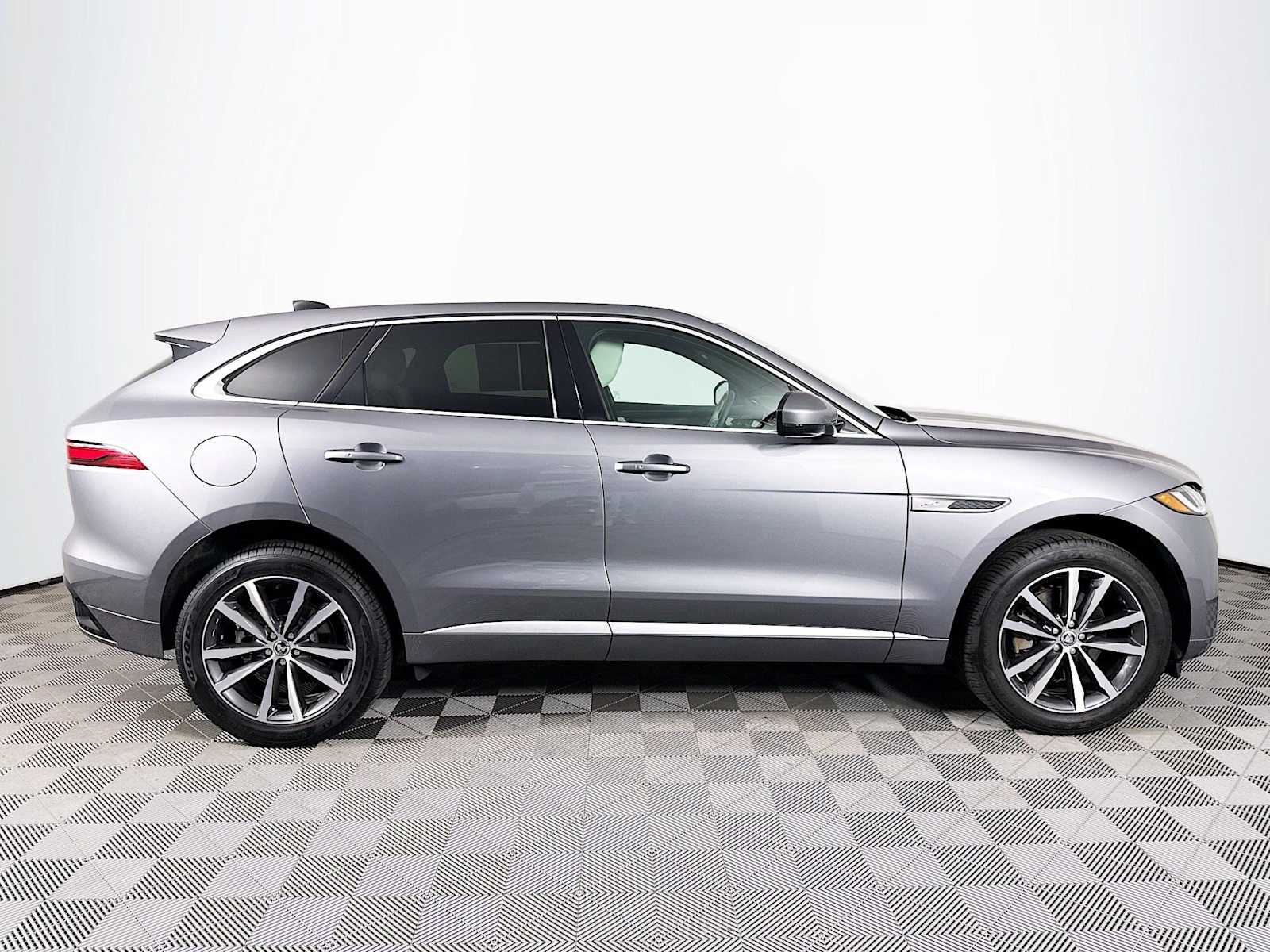 2025 Jaguar F-PACE P250 R-Dynamic S photo 4