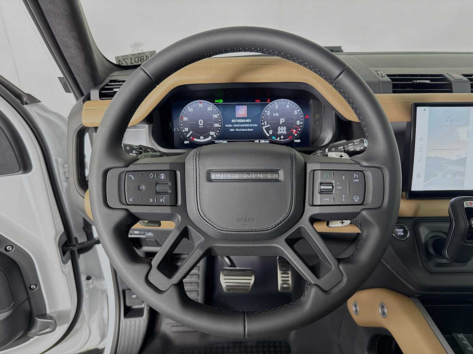 2025 Land Rover Defender V8 - Photo 12