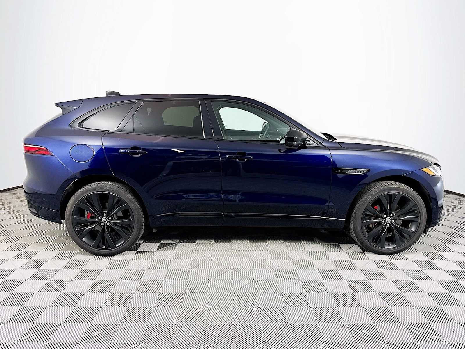 2025 Jaguar F-PACE P250 R-Dynamic S photo 4