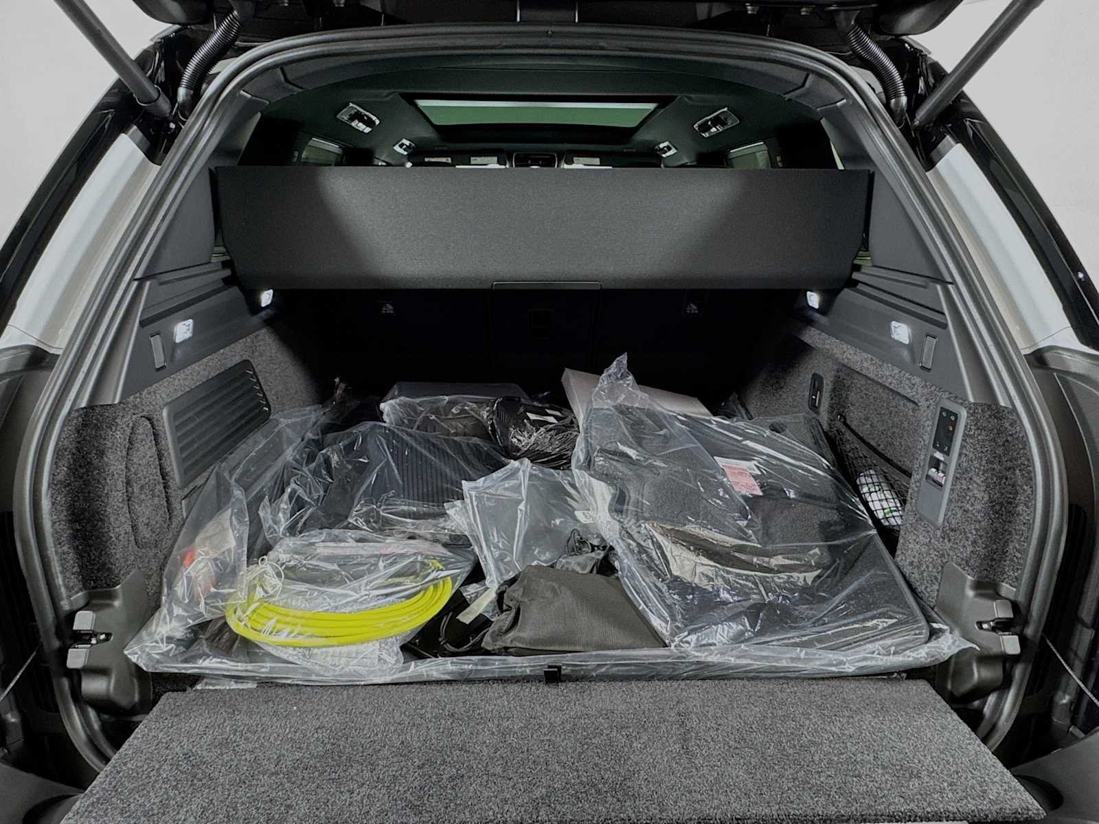 2025 Land Rover Range Rover SE - Photo 23