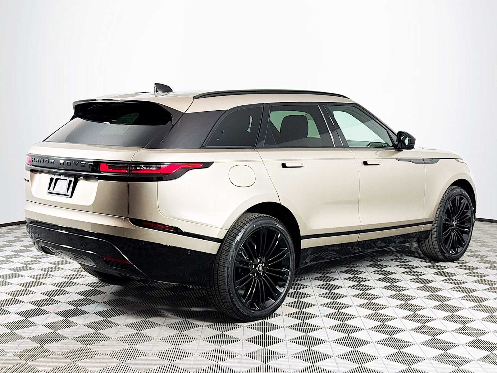 2026 Land Rover Range Rover Velar SE photo 4