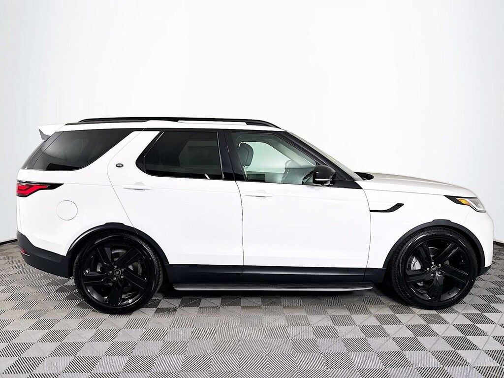 New 2025 Land Rover Discovery S SUV